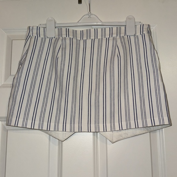 BCBGMAXAZRIA Beckett White Blue Striped Mini Skirt Size M - Picture 8 of 8